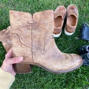 DibaTrue Pull On Distressed Leather Western Boots 9